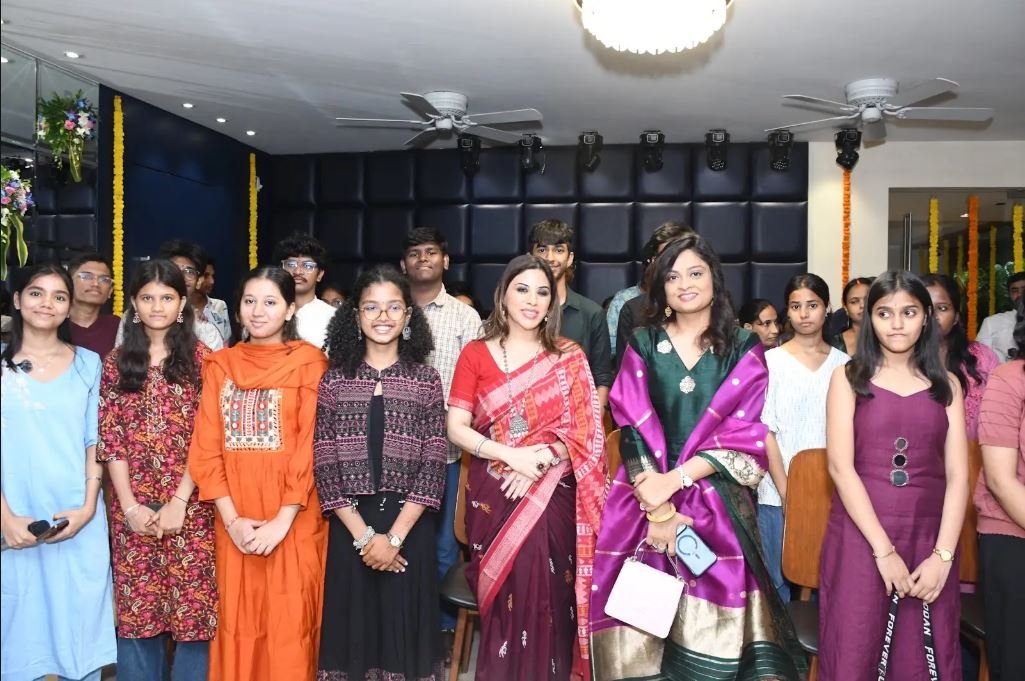 Sneh Asha Foundation Celebrates Ganeshotsav With Mumbai BMC School Students